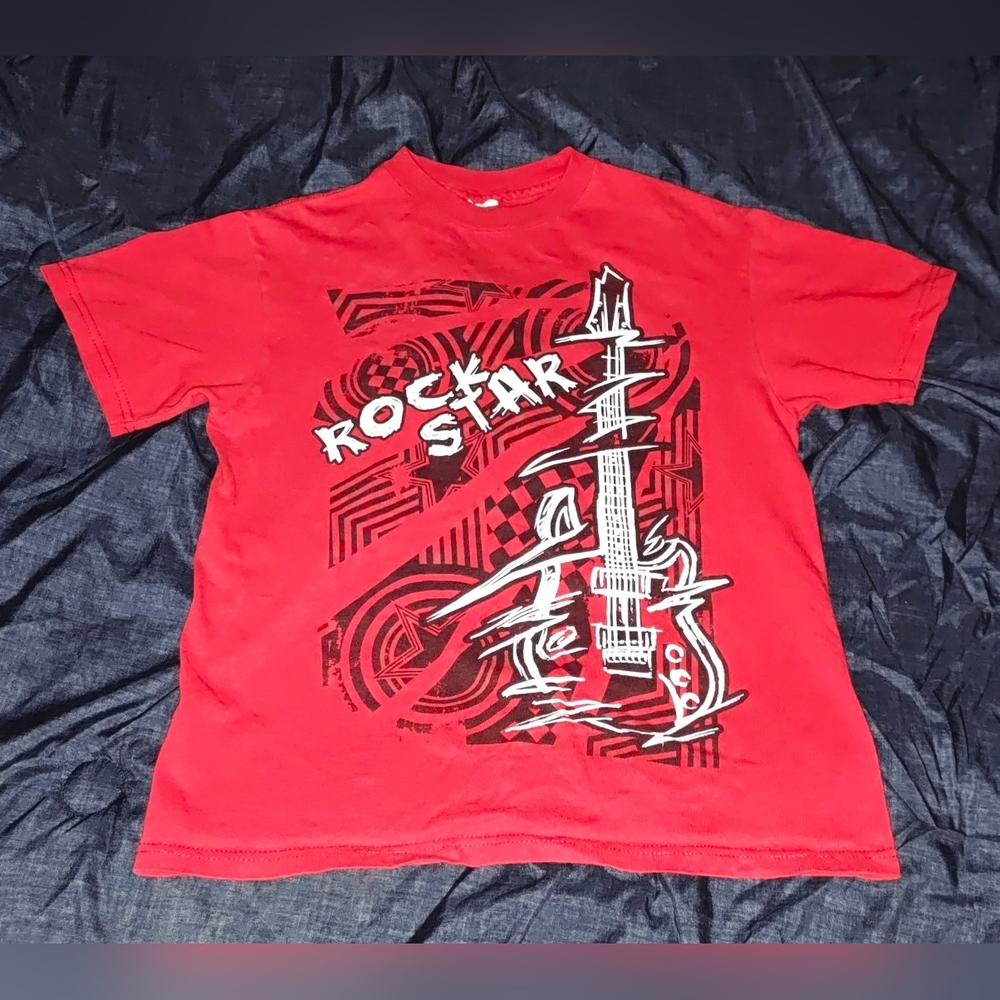 Red Rock Star Graphic T-Shirt